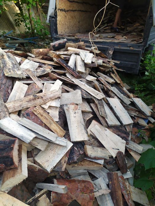 Дубовые колотые дрова .Оплата по факту. Дрова разные от 1400грн
