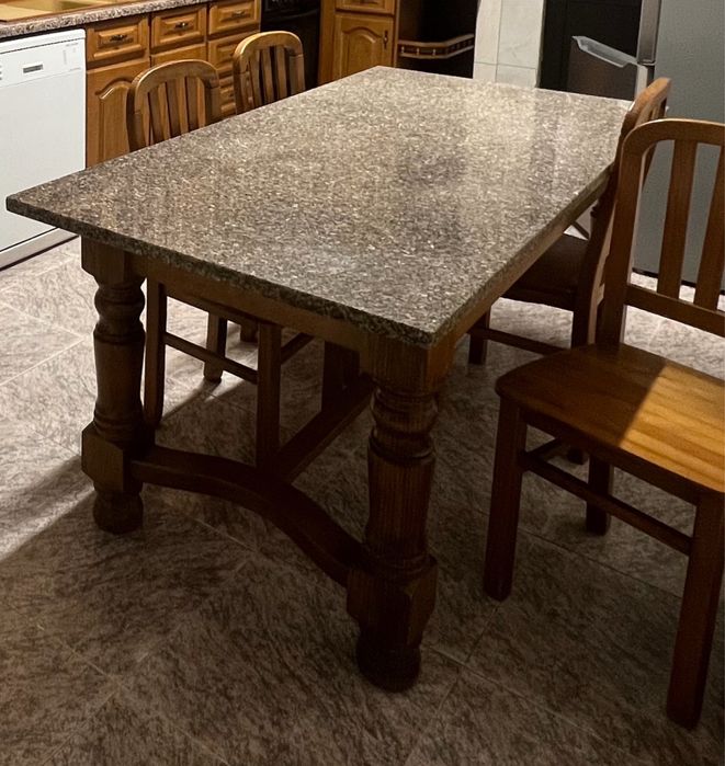 Mesa com topo de marmore
