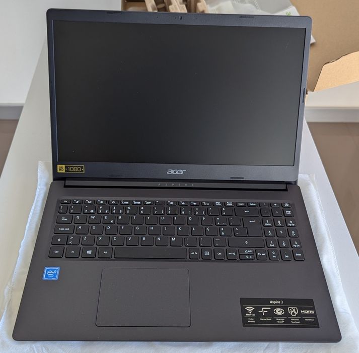 Portátil ACER Aspire 3