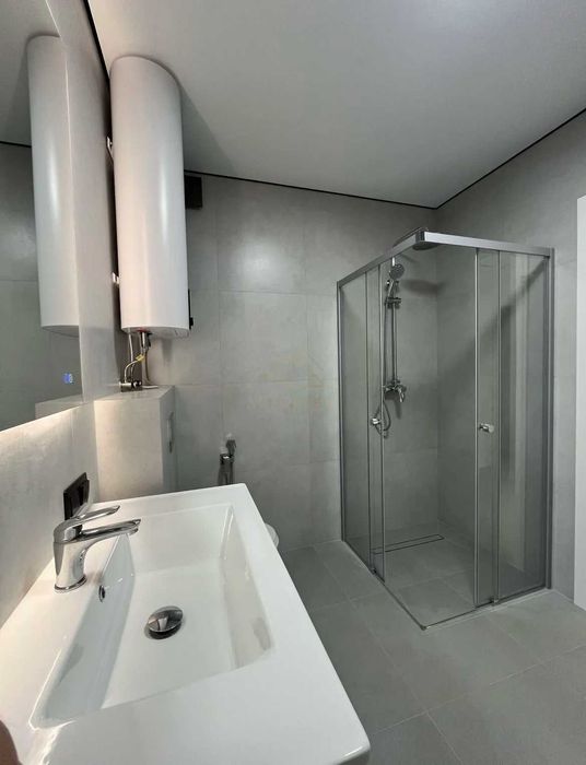 Продам дизайнерську квартиру студію однокімнатна, озеро!