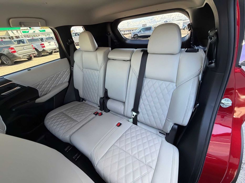 Mitsubishi Outlander Hybrid      2023