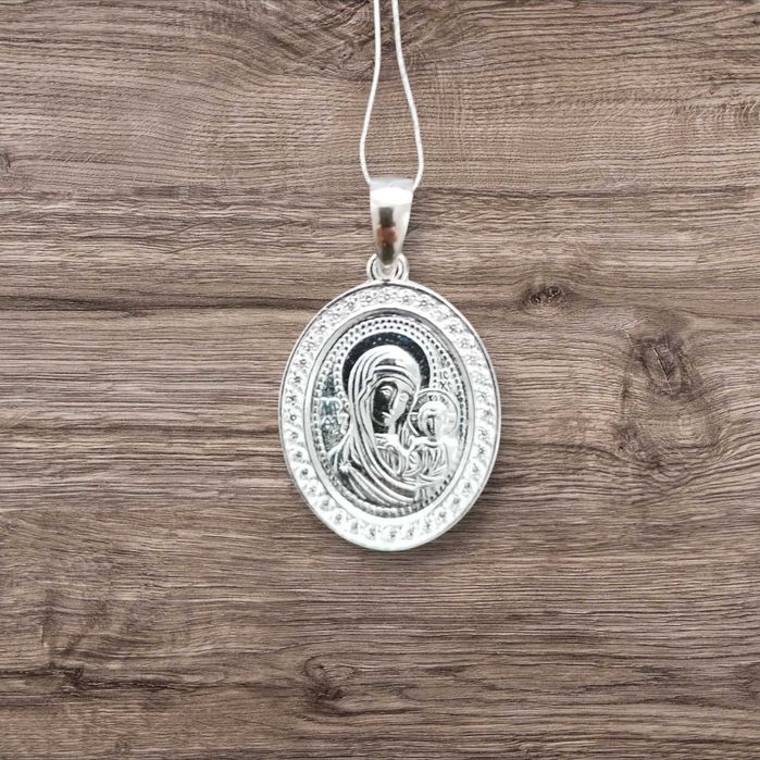 Medalik srebrny Matka Boska.