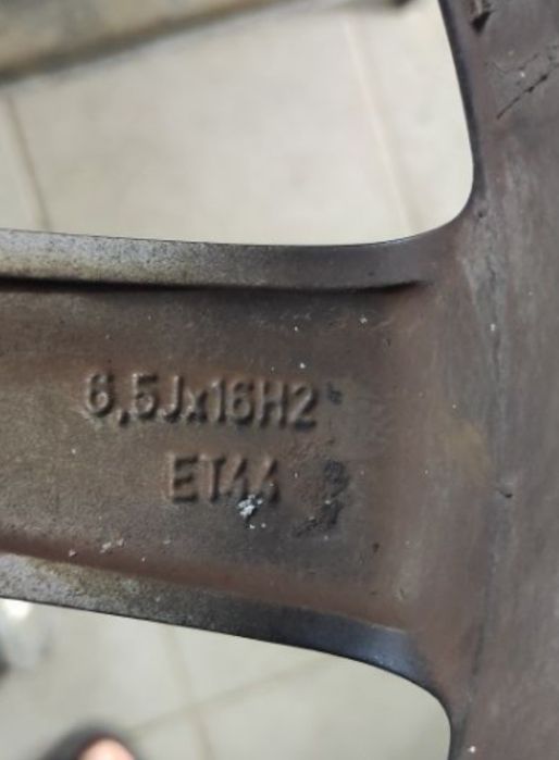 Продам диски с летней резиной на VAG группу r16 (5*112)