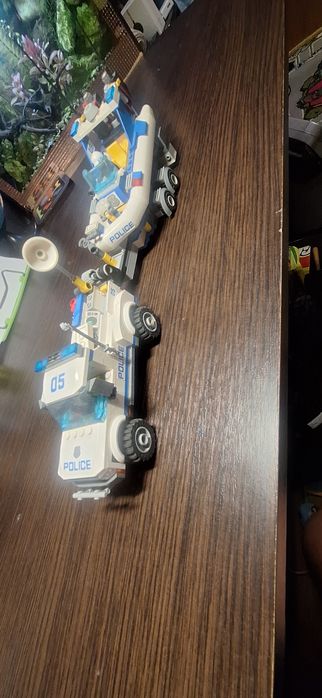 Продам Поліцейську машину та катер на причепі. Оригінал! Lego City