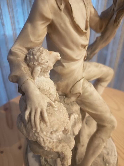 Estatueta em marfinite para colecionador