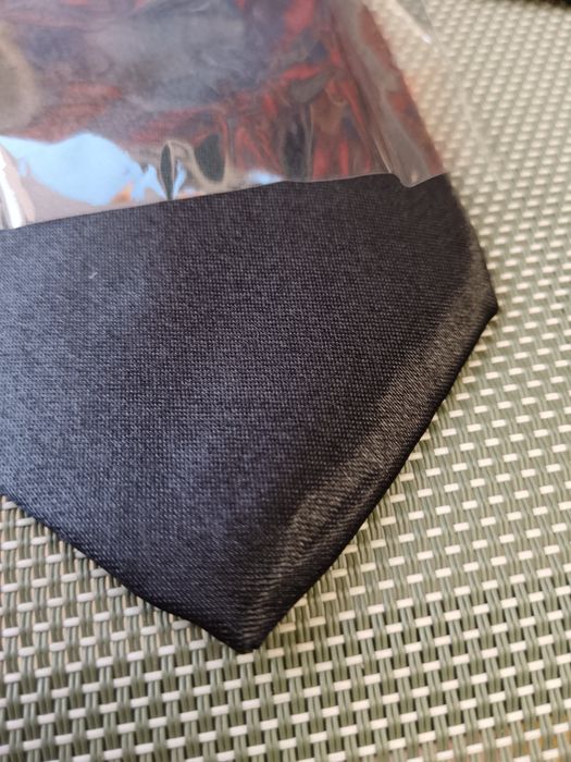 Conjunto gravata, lenço, botões de punho e alfinete