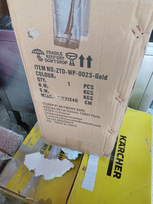 Candeeiros em metal e vidro