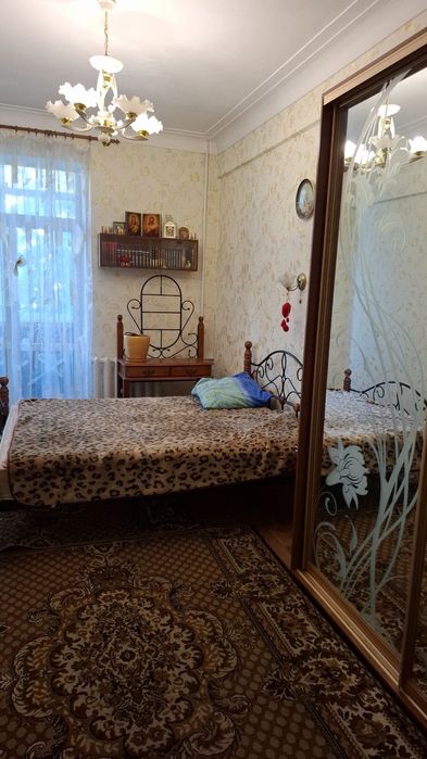 Продам 3 ком,Сталинку Центр