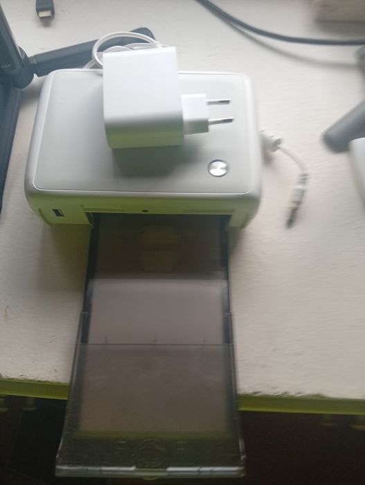 Enpresora de fotografia com papel e tinta  pronta a usar fonsiona com aplicação no telemóvel  ou tablet