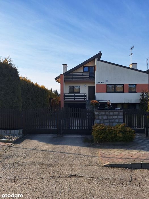 Przestronny dom w szeregu z garażem