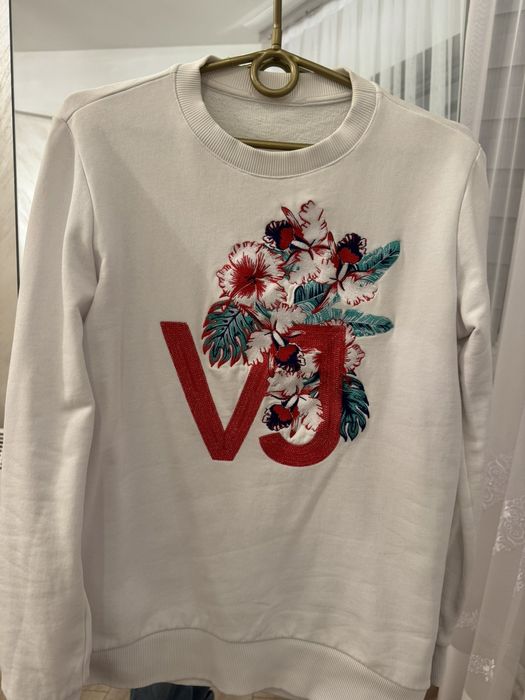 Кофточка біла з вишивкою