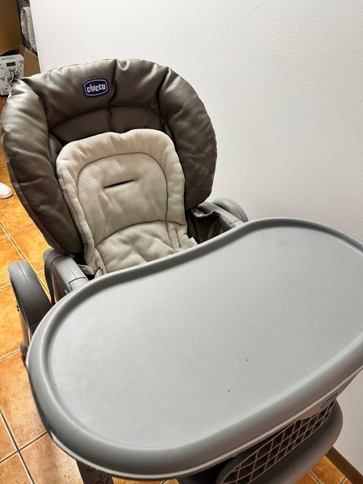 Cadeira de Refeição Chicco – Completa e em Bom Estado