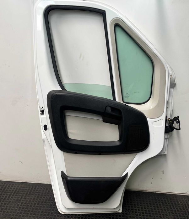 Porta frontal Esquerda Citroen Jumper/ Peugeot Boxer (2018)
