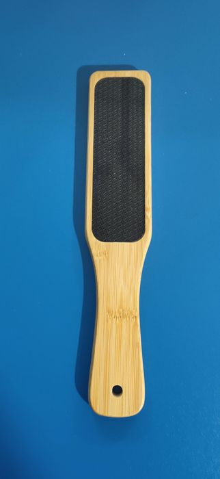 Pilnik tarka do rąk i stóp z bambusową rączką