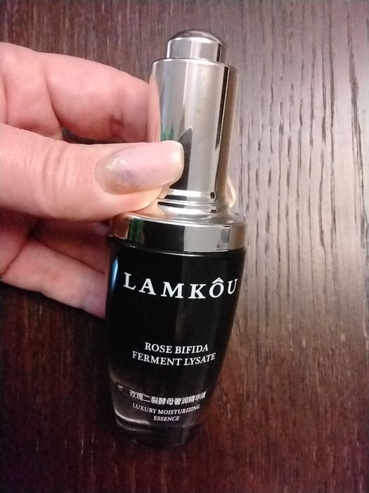 Luksusowa esencja nawilżająca