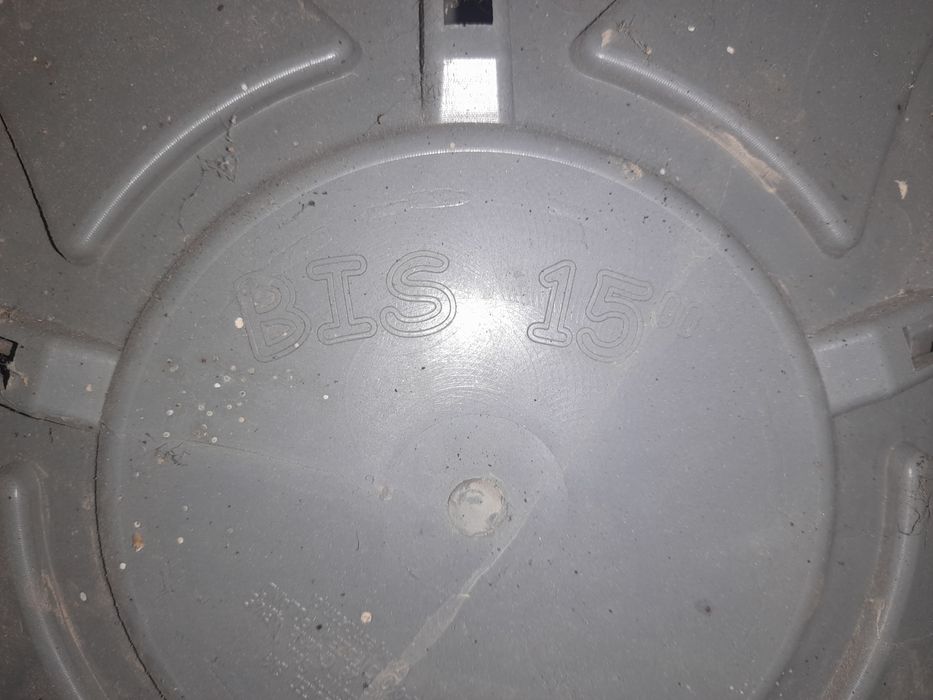 Продам два ковпаки