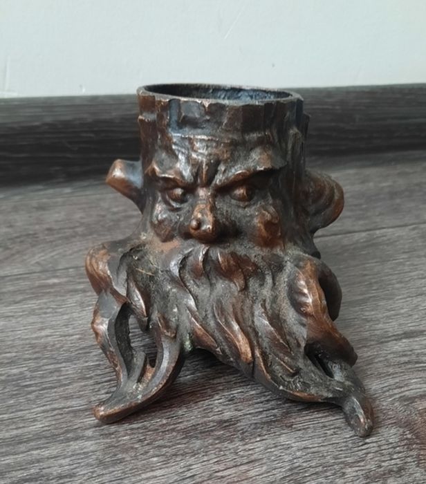 Карандашница злой пень