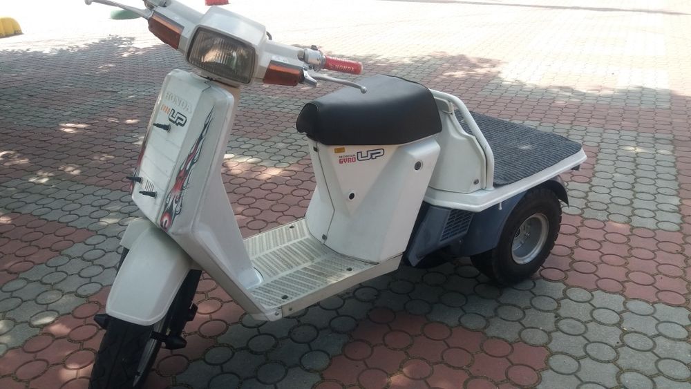 Продам трёх колесный мопед .