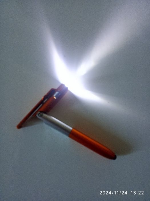 Ручка Стилус Фонарик Подставка  4 в 1