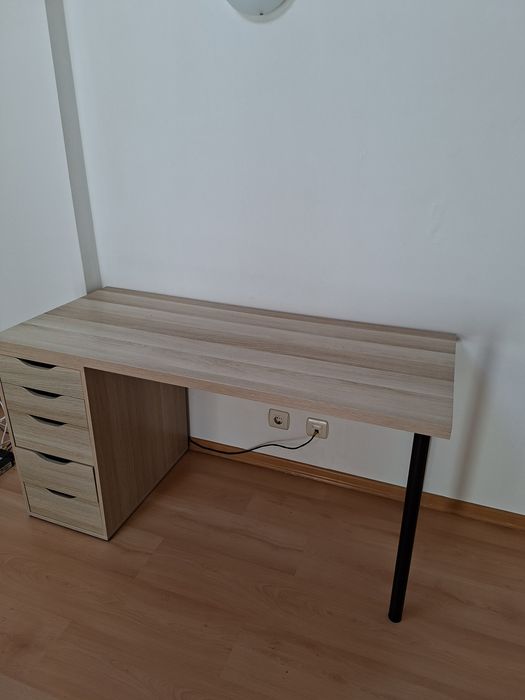 Secretária do IKEA