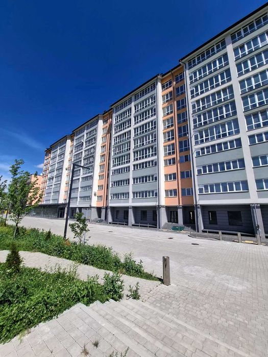 Продаю панорамну 4кімнатну квартиру на березі річки.Газифікована.110м2