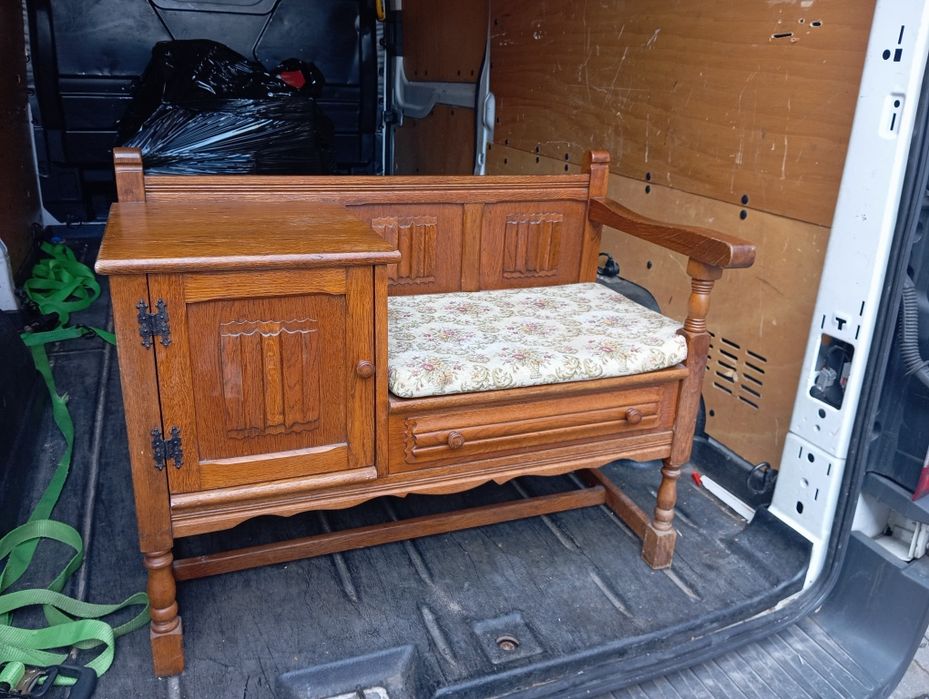 Piękna antyczna telefonierka