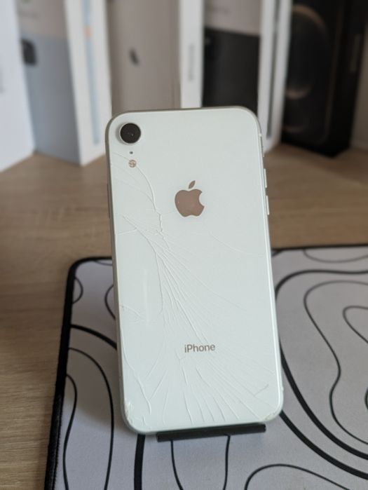 iPhone xr (128gb)