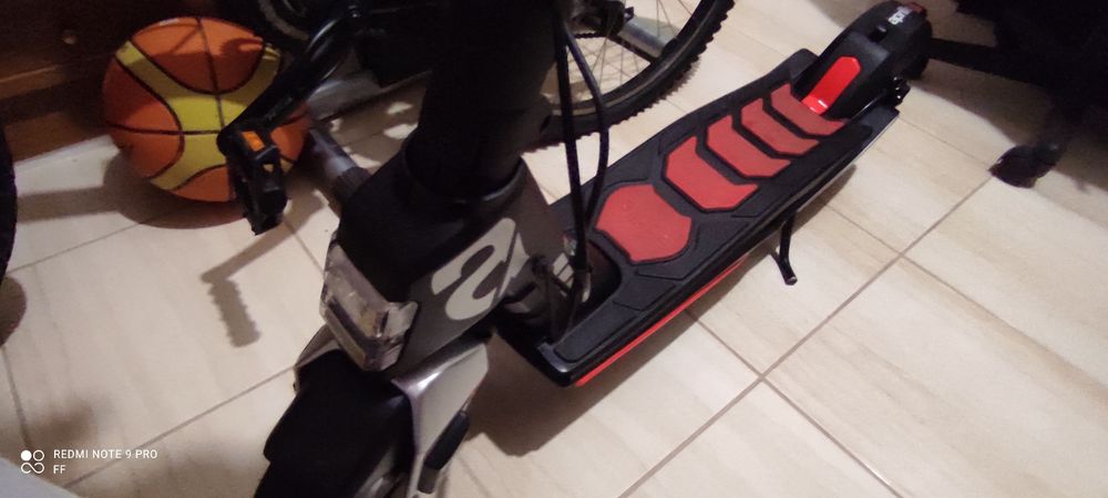 Trotinete Aprilia eSR1