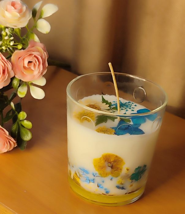 Свічка в стакані