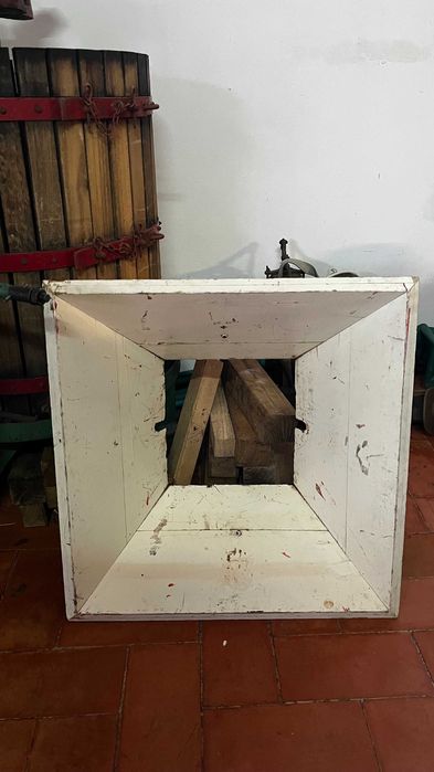 Prensa de Vinho em Madeira e Esmagadora de Rolos