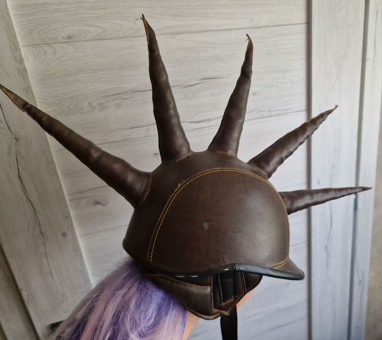 Kask z kolcami skórzany Irokez Mad Max Cyberpunk Festiwal