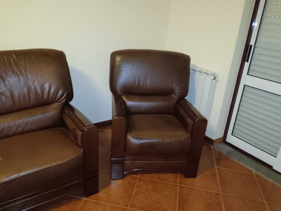 Conjunto de sofás em pele