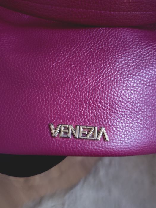 Bordowa torebka firmy Venezia