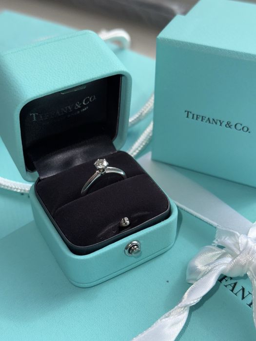 помолвлене кільце від Tiffany & Co.