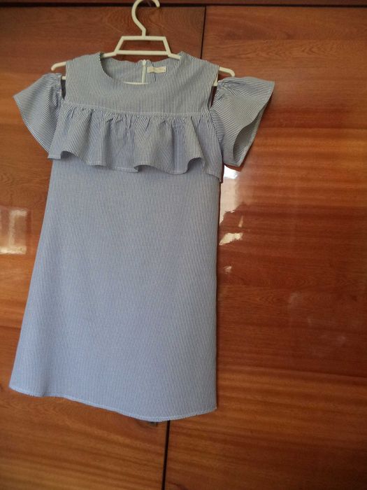 Платье х/б воздушное на 8-9лет, длина 68см в голубую полоску. Венгрия