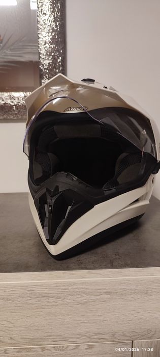 Capacete Airoh branco rigorosamente novo