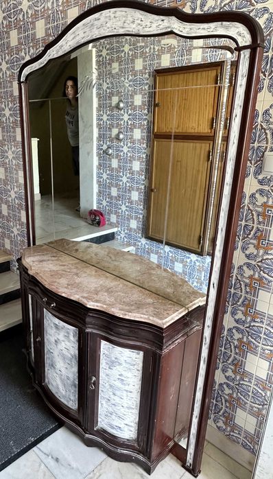 Móvel de madeira com Espelho