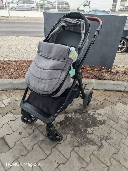 Carrinho de bebe com ovo