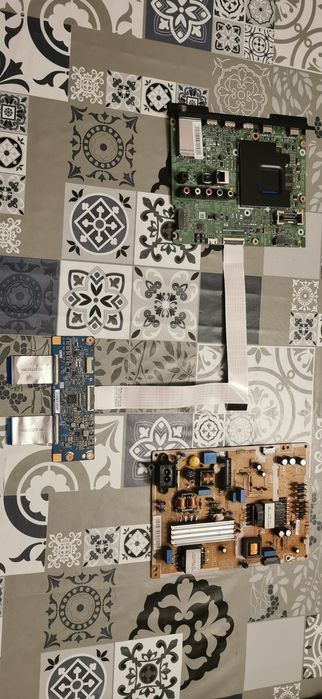 Vendo  placas de TV  do modelo Samsung UE 43J5600AK