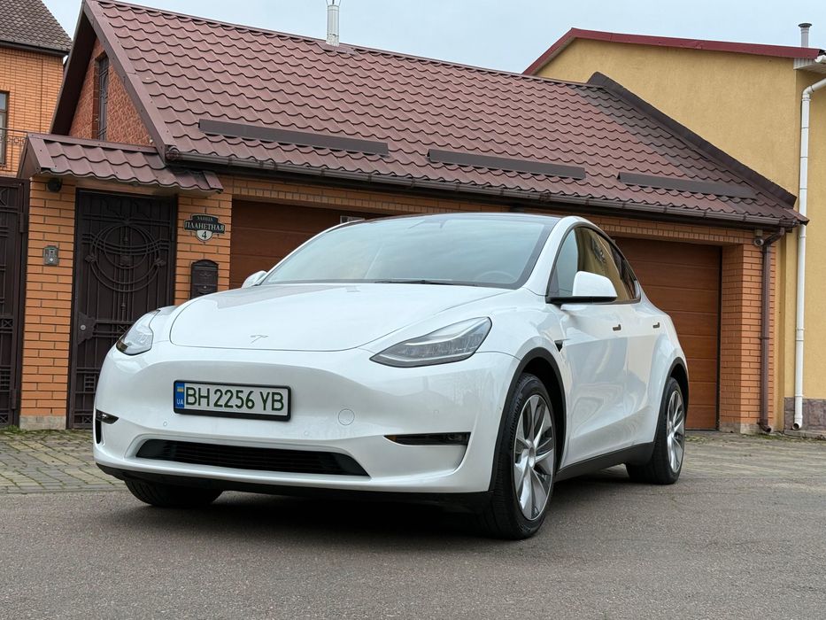 Продаю Tesla model Y