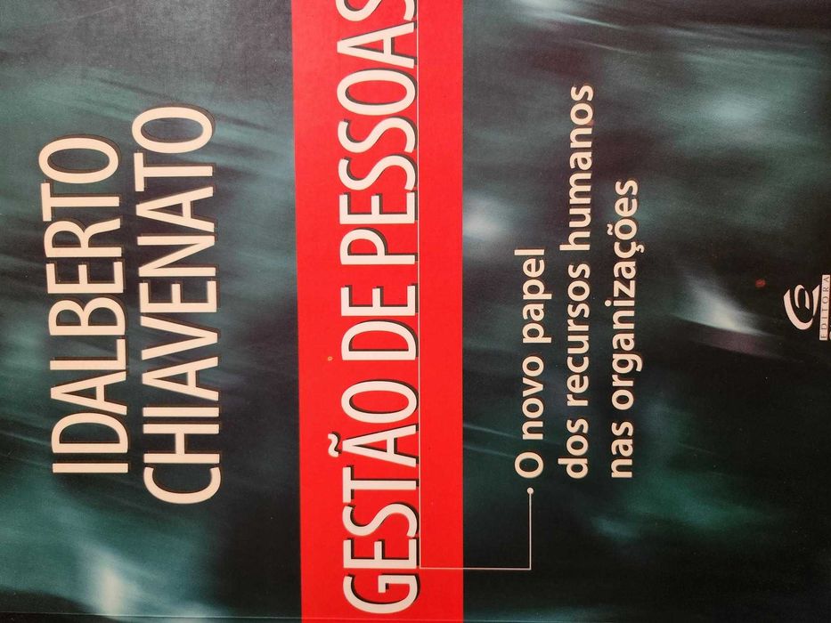 Livros de gestão de recursos humanos, cada 8 euros