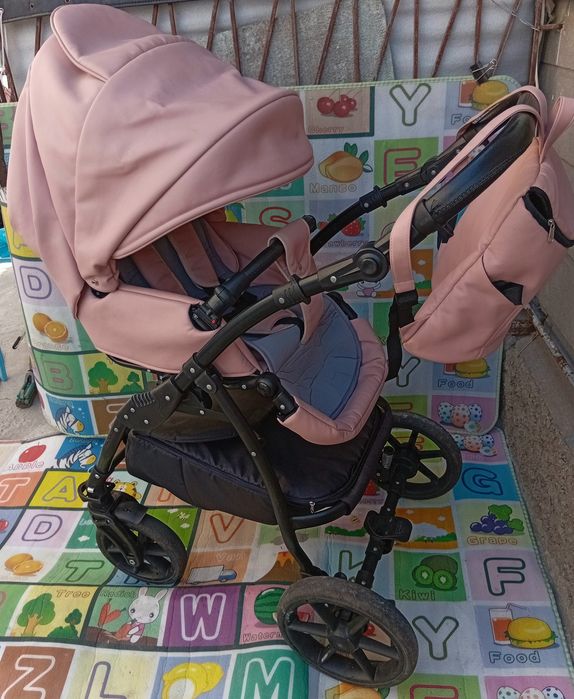 Продам дитячу прогулянкову коляску на гелевих колесах від народження.