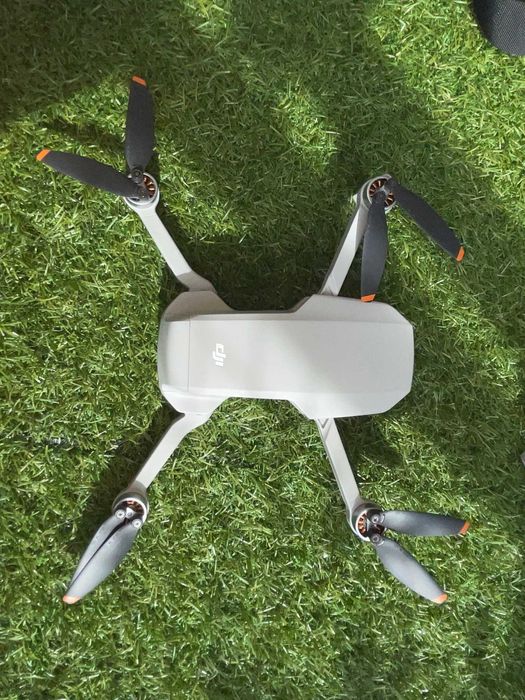 Dron DJI Mini 2SE Fly More Combo