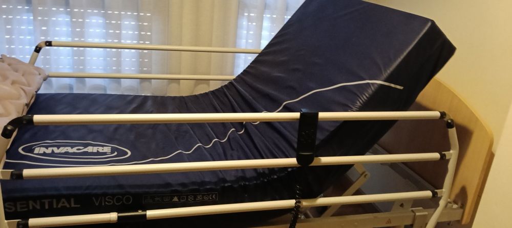 Cama elétrica em excelente estado