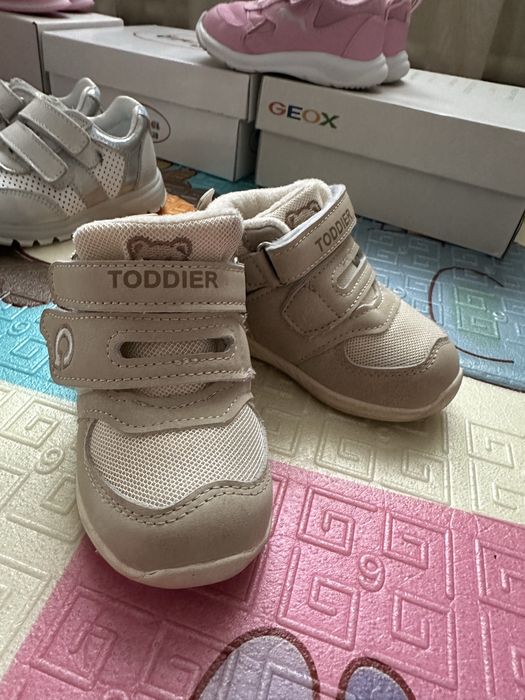 Взуття для дівчинки