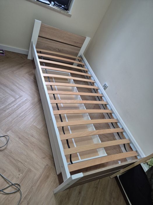 Łóżko 90x200 z materacem i szufladą