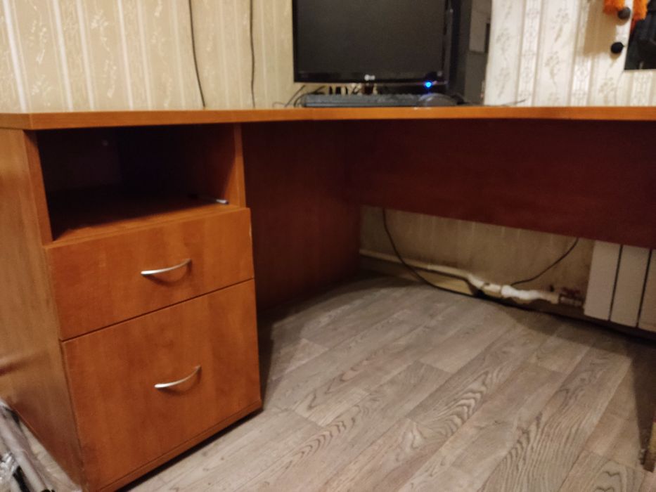 Стол письменный компьютерный