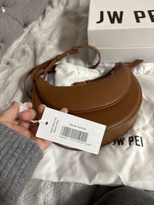 Оригінальна сумка JW PEI Sharon Crossbody Bag коричневого кольору