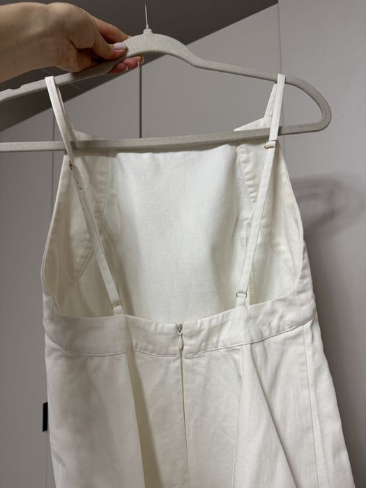 Сукня з відкритою спиною