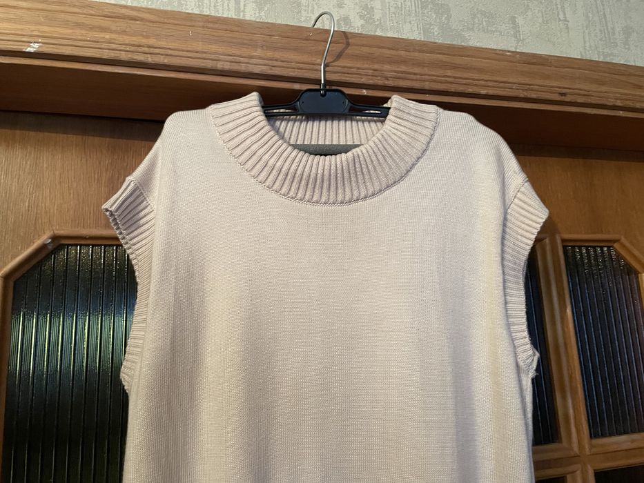 Сукня бежового кольору